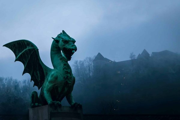What are the best guided tours in Wales focusing on the history of Welsh dragons in folklore?